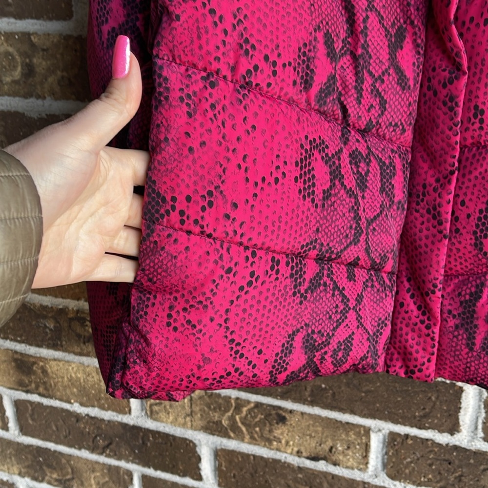 Betsey Johnson Womens Quilted Puffer Jacket Pink Snake - Picture 11 of 16